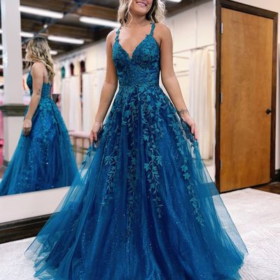 Cute a line v neck tulle prom dresses with appliques