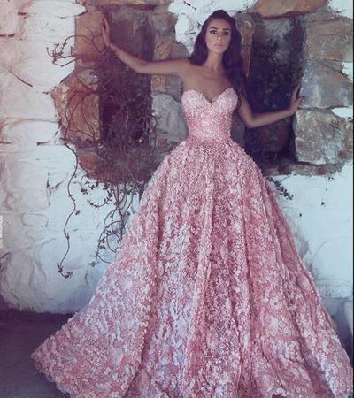 New Luxury Pink Sweetheart Ball Gown Princess Evening Dresses Ball Gowns Sleeveless Lace Appliques Prom Dresses Long Sweep Train