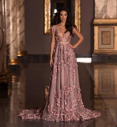 Charming Lace Backless Prom Dresses V Neck 3D Appliqued Formal Dress Plus Size Sweep Train Tulle Evening Gowns