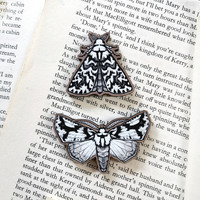 Lichen Moth wood pins - Thumbnail 1