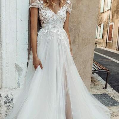 Off the shoulder tulle split wedding gown with applique lace 
