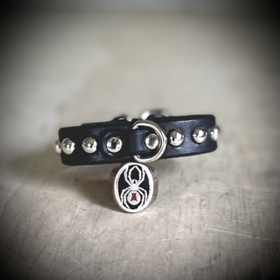 1-row medium dome studs lil’ d-ring wristband