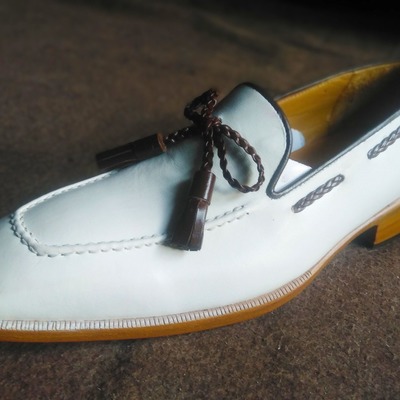 Latest men's hand stitch white tassels loafer shoes, genuine leather formal wear shoes