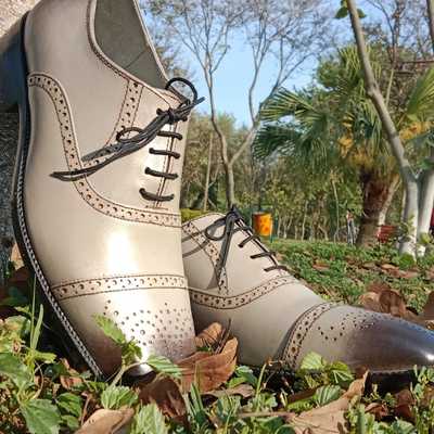 Hot sale men's hand stitch two tone cap toe brogue leather lace up formal shoes