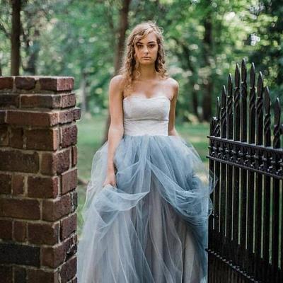 Strpless white and blue colored wedding dresses - Thumbnail 2