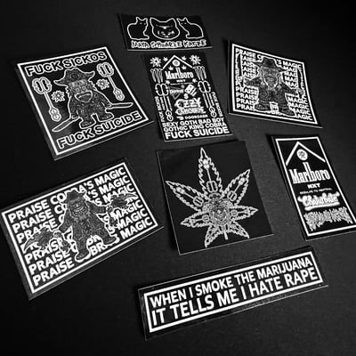 When i smoke the marijuana it tells me i hate rape - maya schwarze katze - t shirt