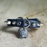 1-row short british studs lil’ d-ring wristband - Thumbnail 2