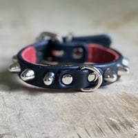 1-row short british studs lil’ d-ring wristband - Thumbnail 4