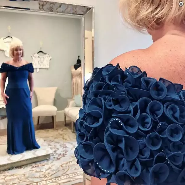 Off-the-Shoulder Long Dark Blue Mother of the Bride Dresses Plus Size 3D Floral Beaded Mother of The Groom Dress Formal Gown