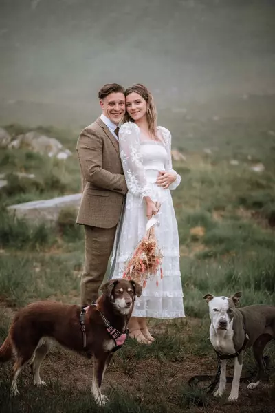 Simple Lace Long Sleeve Tea-length Wedding Dress Bridal Gown