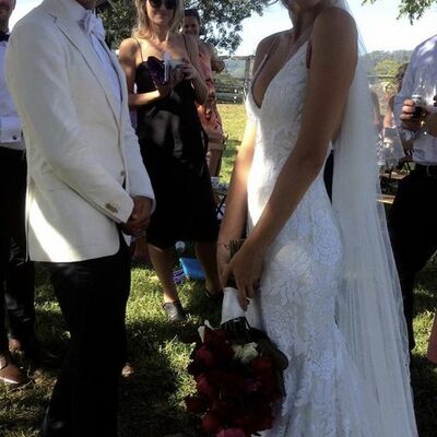 Elegant mermaid sleeveless lace wedding dress bridal gown