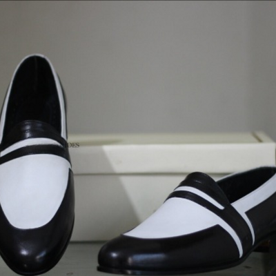 Classic black white genuine leather moccasin loafers formal dress shoes with matching belt