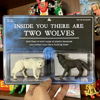 2 Wolves Playset (White &  Black)