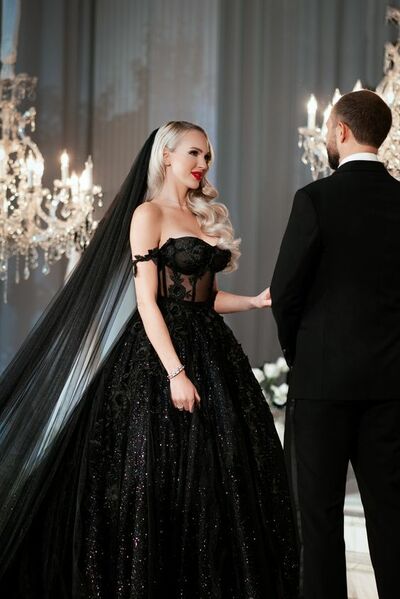 Luxury Black Wedding Dress Sheer Bodice Wedding Gown Bridal Dress