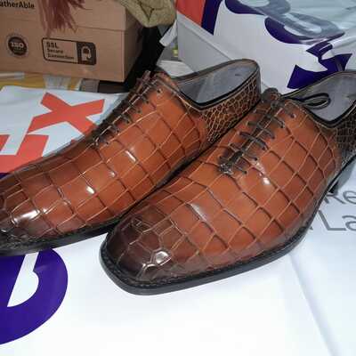 Classic men's hand made brown alligator formal lace up shoes