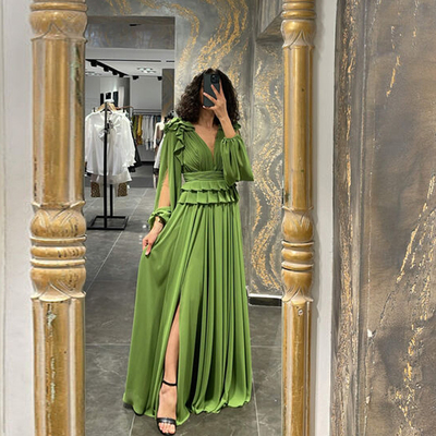 Elegant Chiffon Mother of the Bride/ Groom Dresses V Neck Long Sleeves A-Line Wedding Party Gowns Floor-Length Ruffles