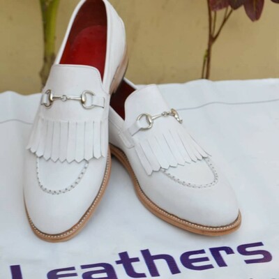 Unique and classic white fringes moccasin loafer dress shoes