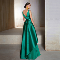 Elegant Green Mother of the Bride /Groom Dresses V Neck Sleeveless A-Line Wedding Party Gowns Pleat Floor-Length Robe De Soirée Femme - Thumbnail 1