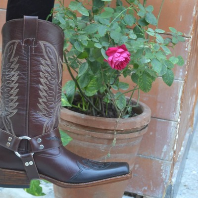 Classic handmade men buckle caved cowboy ankle boot