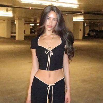 Black crop top with pink bow - Thumbnail 1