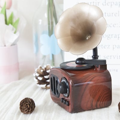 Retro gramophone music box ornament