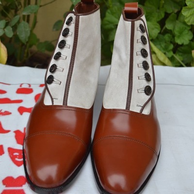 Brown leather and white suede button ankle high boot - Thumbnail 5