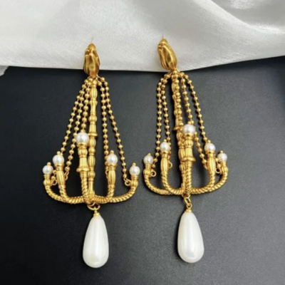 Chandelier drop earrings