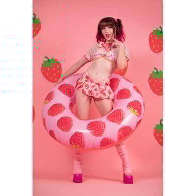 Strawberry girl print 1 - Thumbnail 4