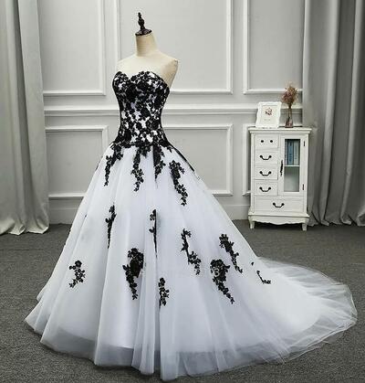 Elegant White And Black Lace Appliqued Prom Dresses 