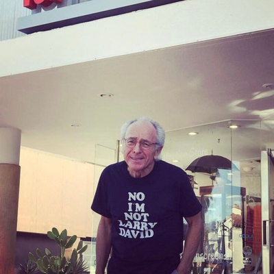 No I'm not Larry David Cursed T-Shirt in Black