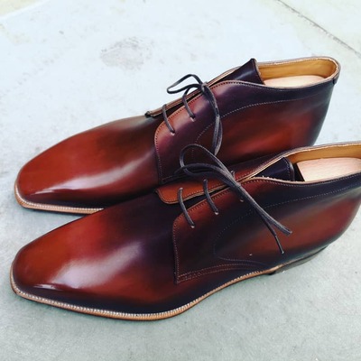 Chukka boot hand patinated in feuille d'automne. - Thumbnail 3