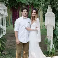 Country Bohemian Wedding Dresses V Neck Sexy Backless Sweep Train Simple Lace Wedding Dress Boho Custom Made  - Thumbnail 1