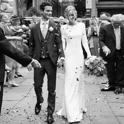 Elegant long sleeve buttons wedding dress satin 2023 o-neck open back mermaid bridal gowns with sweep train plus size 