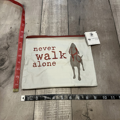 Zipper pouch - never walk alone