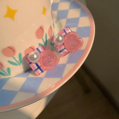 Sweet pink rose flower stud earrings