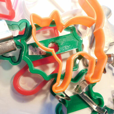 Assorted christmas cookie cutters metal & plastic lot