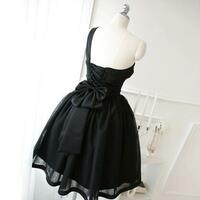 Elegant Short Black Prom Dress With Bow - Thumbnail 1