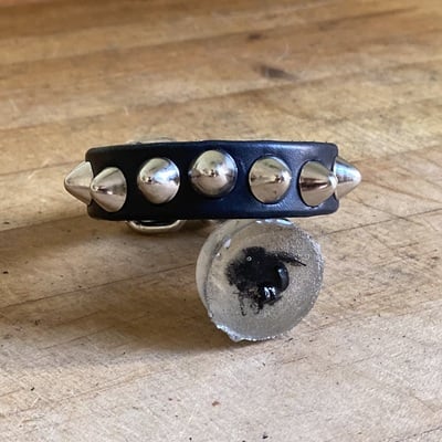 Wave staggered british stud wristband