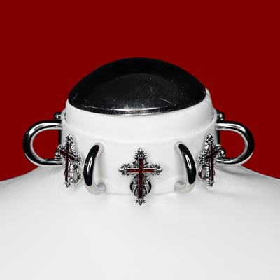Mini white kyrie neckpiece - Thumbnail 2