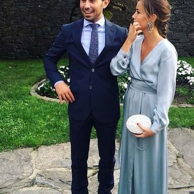 Simple floor-length v-neck chiffon long prom dresses