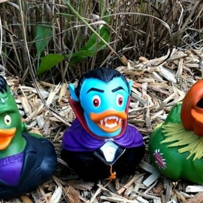 Set of 3 halloween horror universal monsters frankenstein's monster, dracula, scarecrow rubber ducks bathroom bath toy children kid child