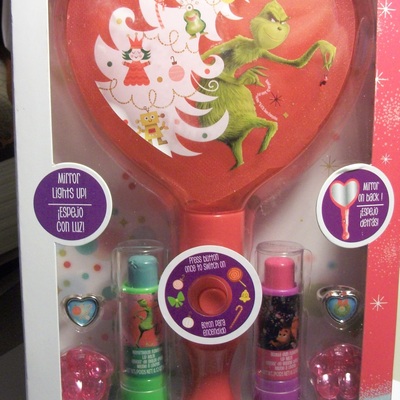 Rare dr. seuss the grinch townley girl light up heart mirror lip balm jewelry set kids child children tween christmas make up cosmetic