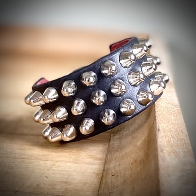 3-row short british stud cuff