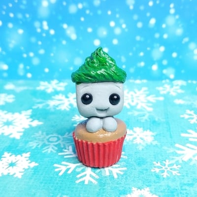 Mini resin holiday cupcake robot - (green frosting) limited edition 