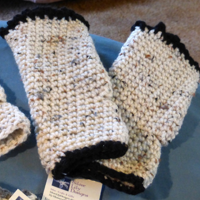 Custom wrist warmers: 2-color with ruffled cuff - Thumbnail 5