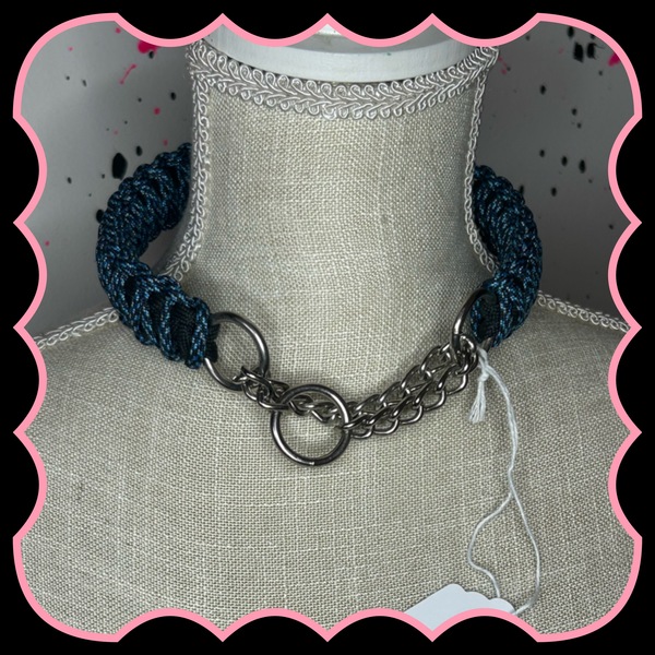 Blue and black paracord collar 