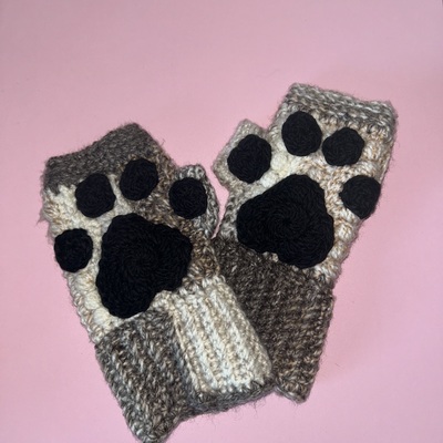Crochet kitty beanie with matching mittens 