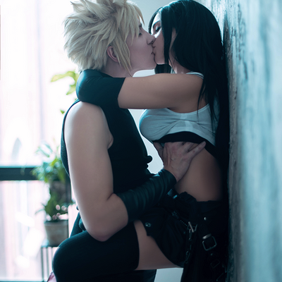 Tifa and cloud kiss