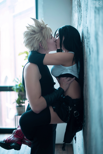 Tifa and Cloud Kiss