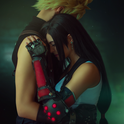 Tifa and cloud embrace